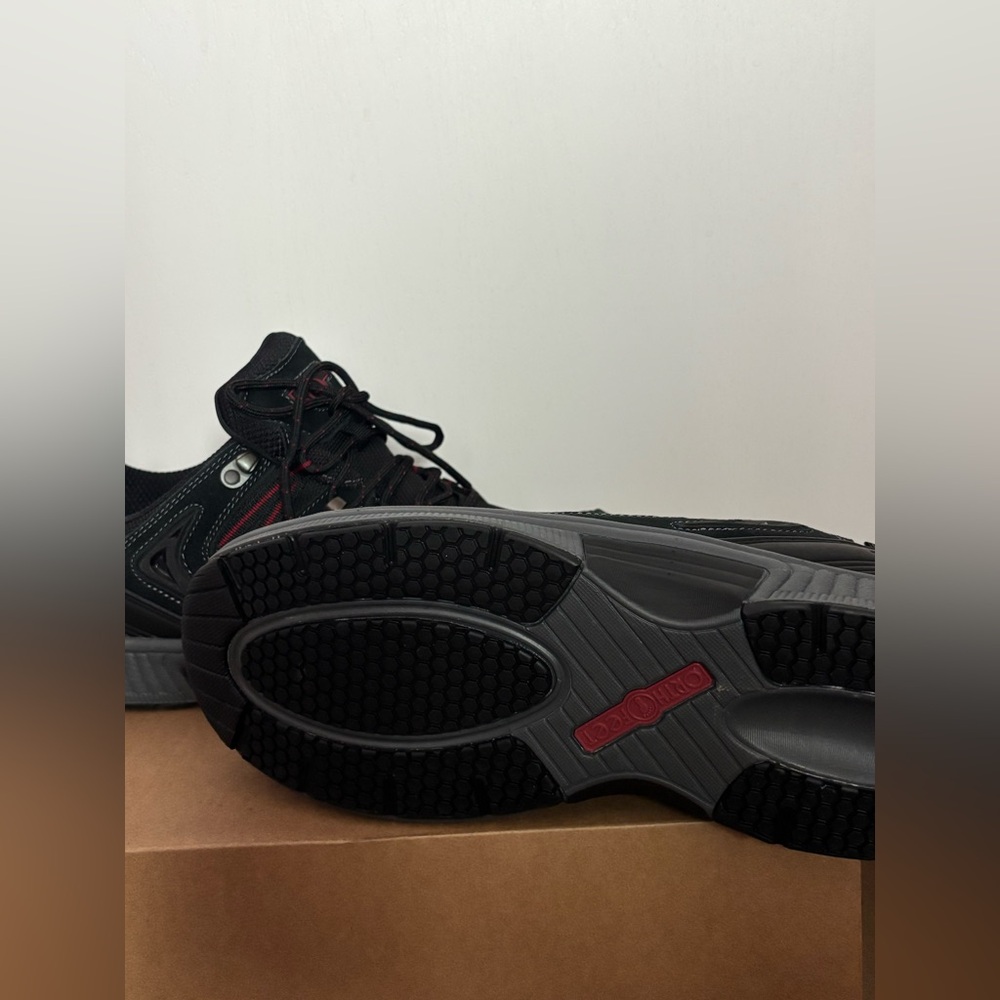 Black and Red Women's Sneakers - Picture 7 of 11